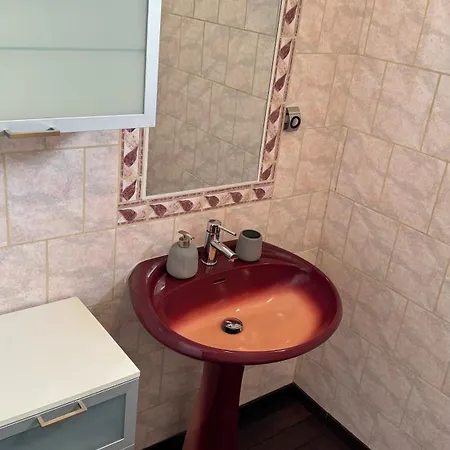 Apartment T4 *