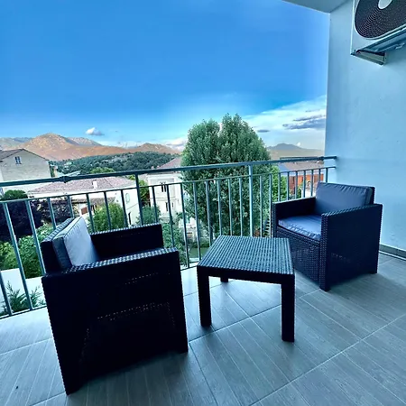 Apartment T4 *